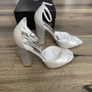 Badgley Mischka Wynter WHITE Heels Crystals Jeweled Wedding Bridal Sparkles 7.5